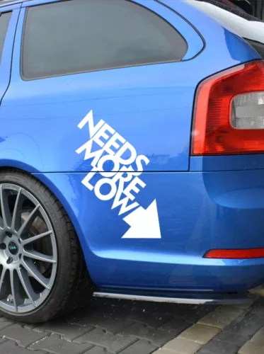 Autós_matrica_Matrica_Needs_More_Low__Webshop