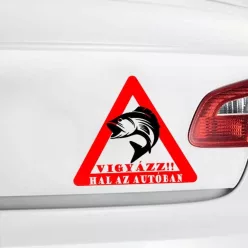 Vigyázz_Hal_az_autóban_Horgász_Matrica_