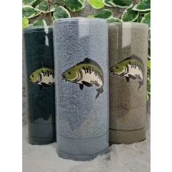 Meglepetés_horgásznak_Ponty_mintás_hímzett_törölköző