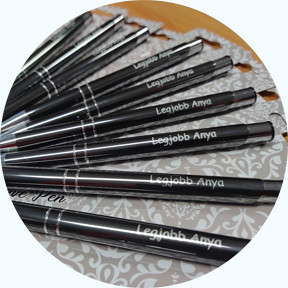 Gravírozott, feliratos tollak